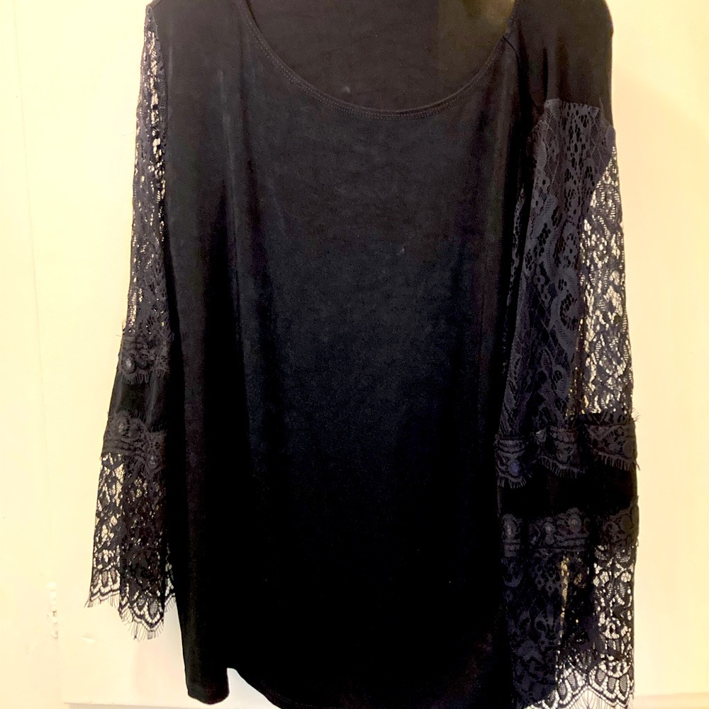 Black Chico traveler series size 3 with long black sleeves